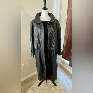 Vintage Long Genuine Leather Black Winter Coat. Excellent Condition! Size S/M